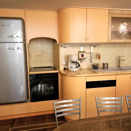 Casa Alexandra In Centro E A Pochi Passi Dal Mare Апартаменты Империя