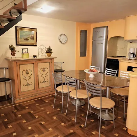 Casa Alexandra In Centro E A Pochi Passi Dal Mare * Империя