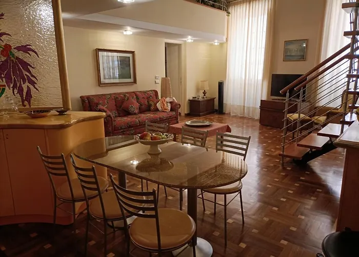 Casa Alexandra In Centro E A Pochi Passi Dal Mare Imperia